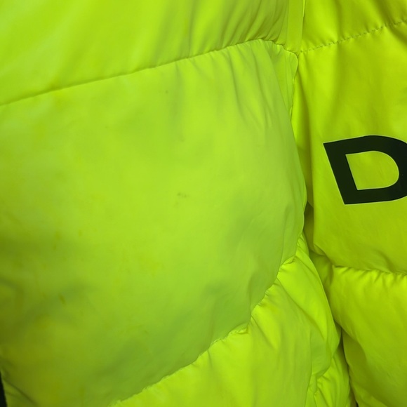 New unisex neon yellow DKNY winter coat. Size XXL - Picture 11 of 13